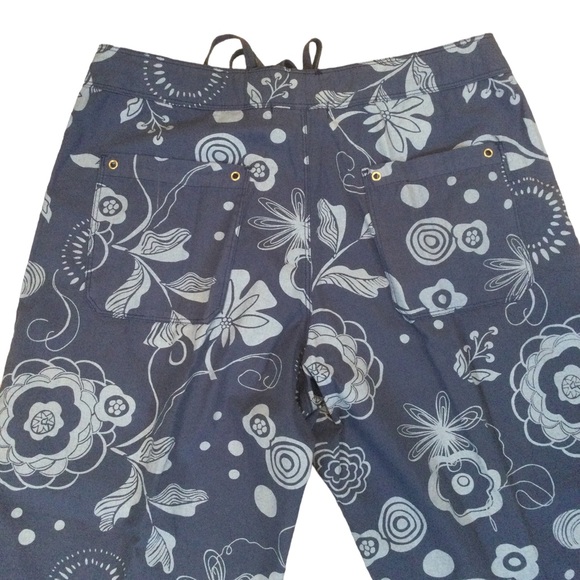 Fresh Produce Blue Floral Cotton Capris Size Medium - Picture 4 of 10